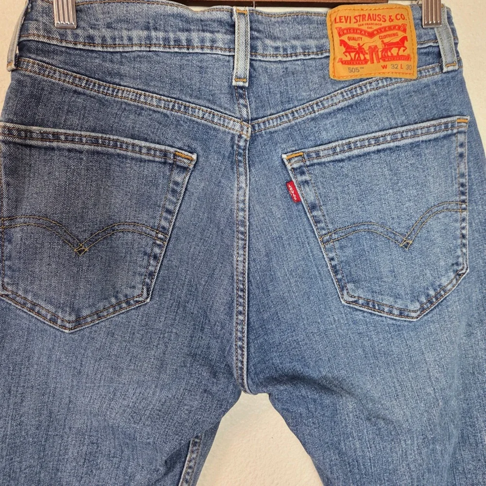 Levi's 505 Straight Leg  Men'sJeans Light Wash Faded Button Fly Vintage‎ W32 L30